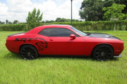 Seitlicher Dodge Challenger Hellcat zum selber fahren